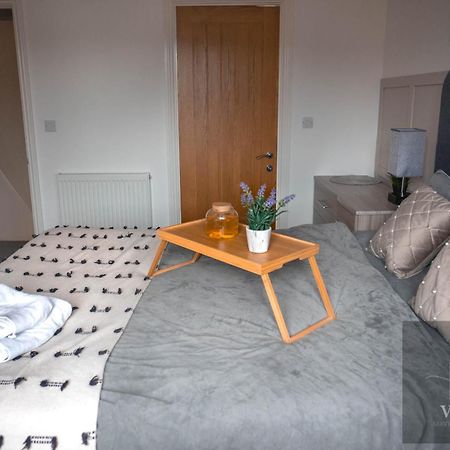Appartamento 1 Bed House , Free Wifi,Free Parking,Leasure,Business Swansea Esterno foto