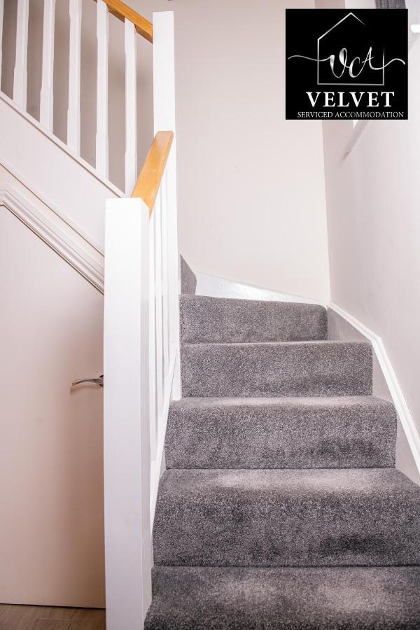 Appartamento 1 Bed House , Free Wifi,Free Parking,Leasure,Business Swansea Esterno foto