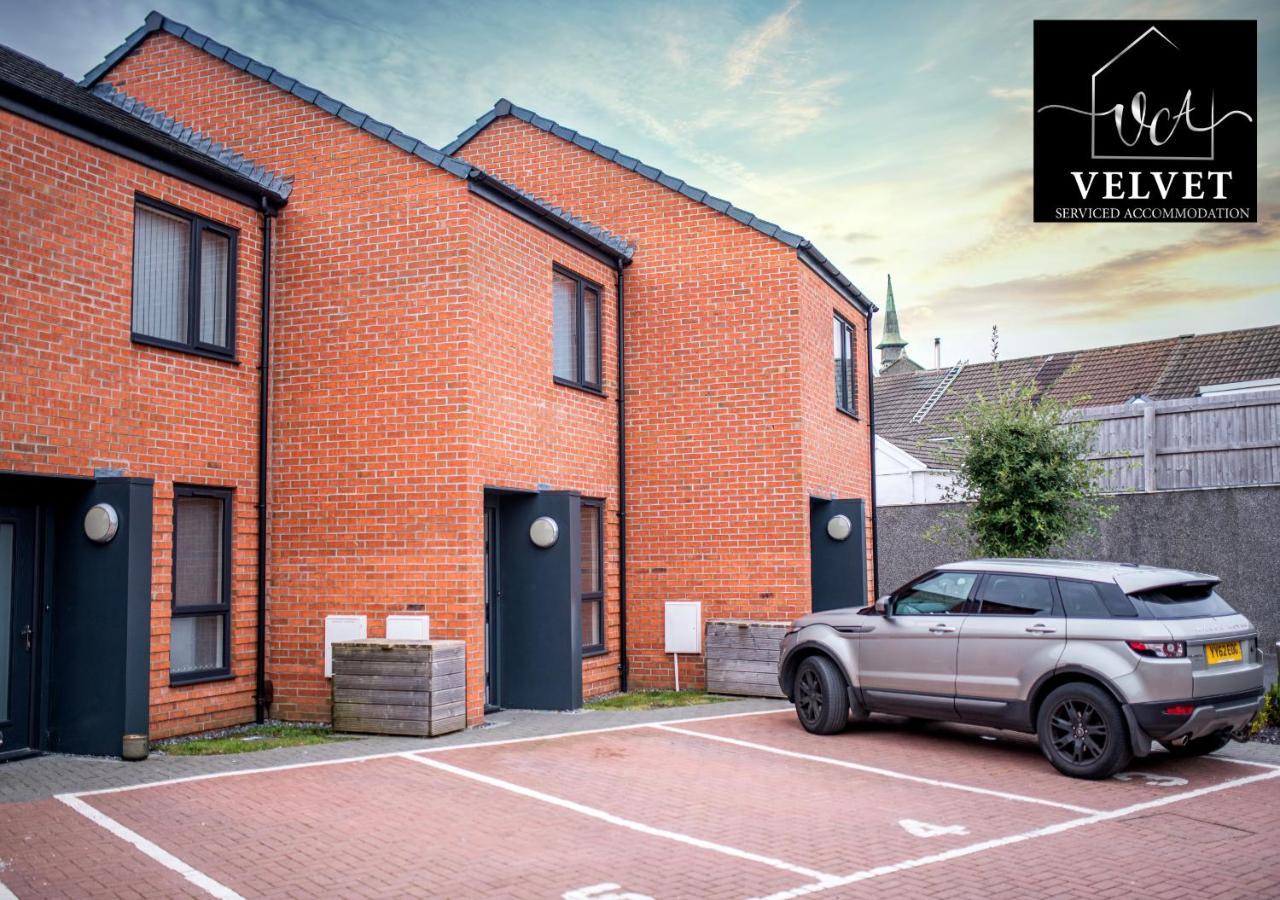 Appartamento 1 Bed House , Free Wifi,Free Parking,Leasure,Business Swansea Esterno foto