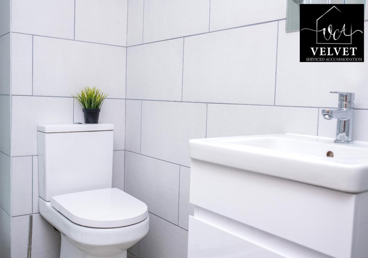 Appartamento 1 Bed House , Free Wifi,Free Parking,Leasure,Business Swansea Esterno foto