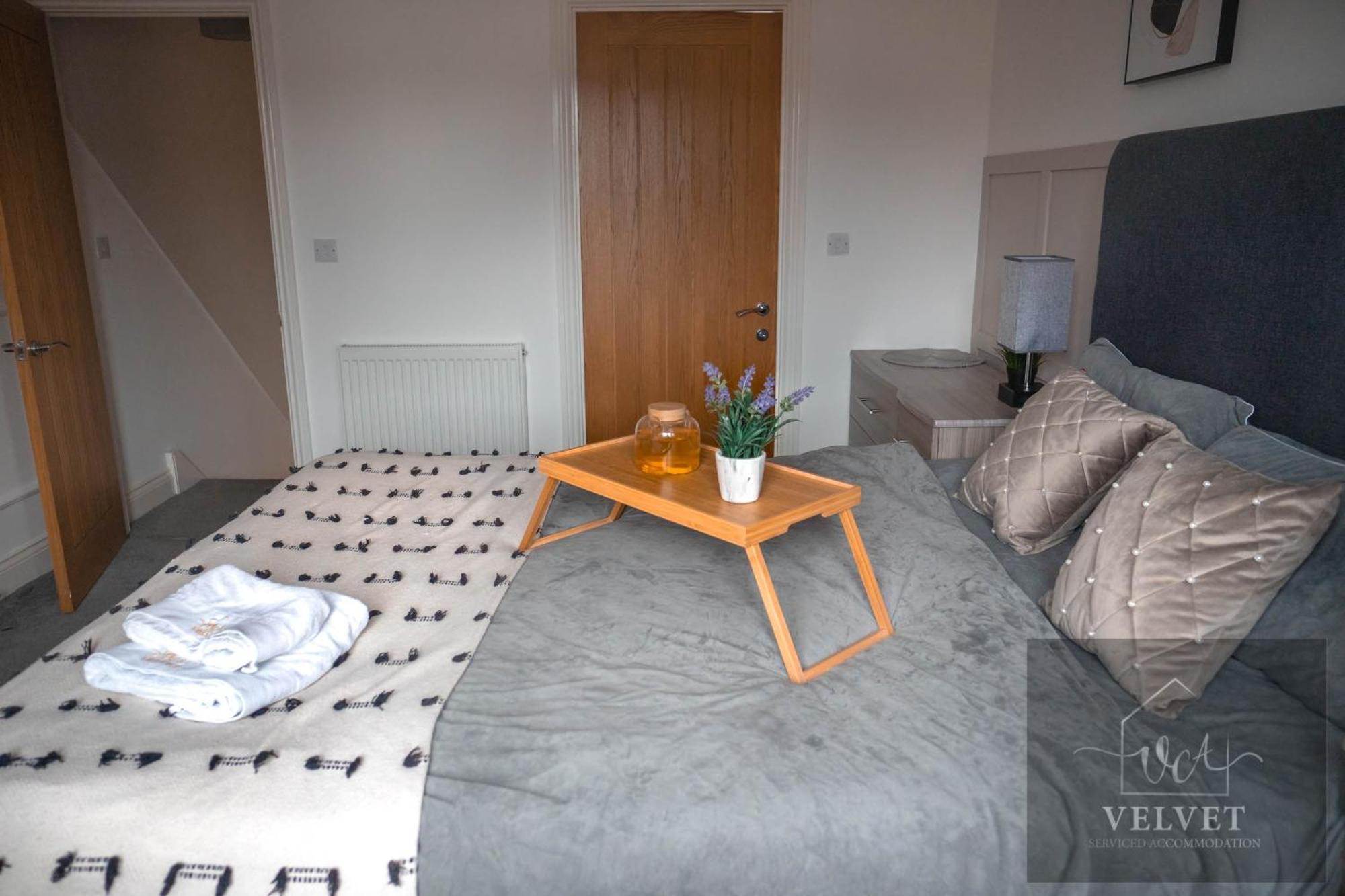 Appartamento 1 Bed House , Free Wifi,Free Parking,Leasure,Business Swansea Esterno foto