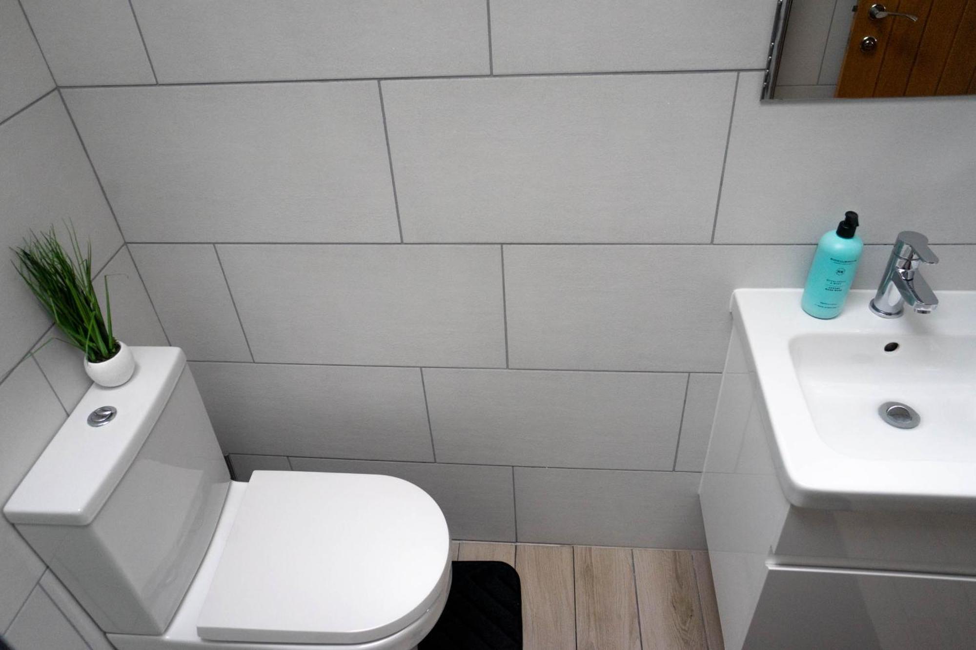 Appartamento 1 Bed House , Free Wifi,Free Parking,Leasure,Business Swansea Esterno foto