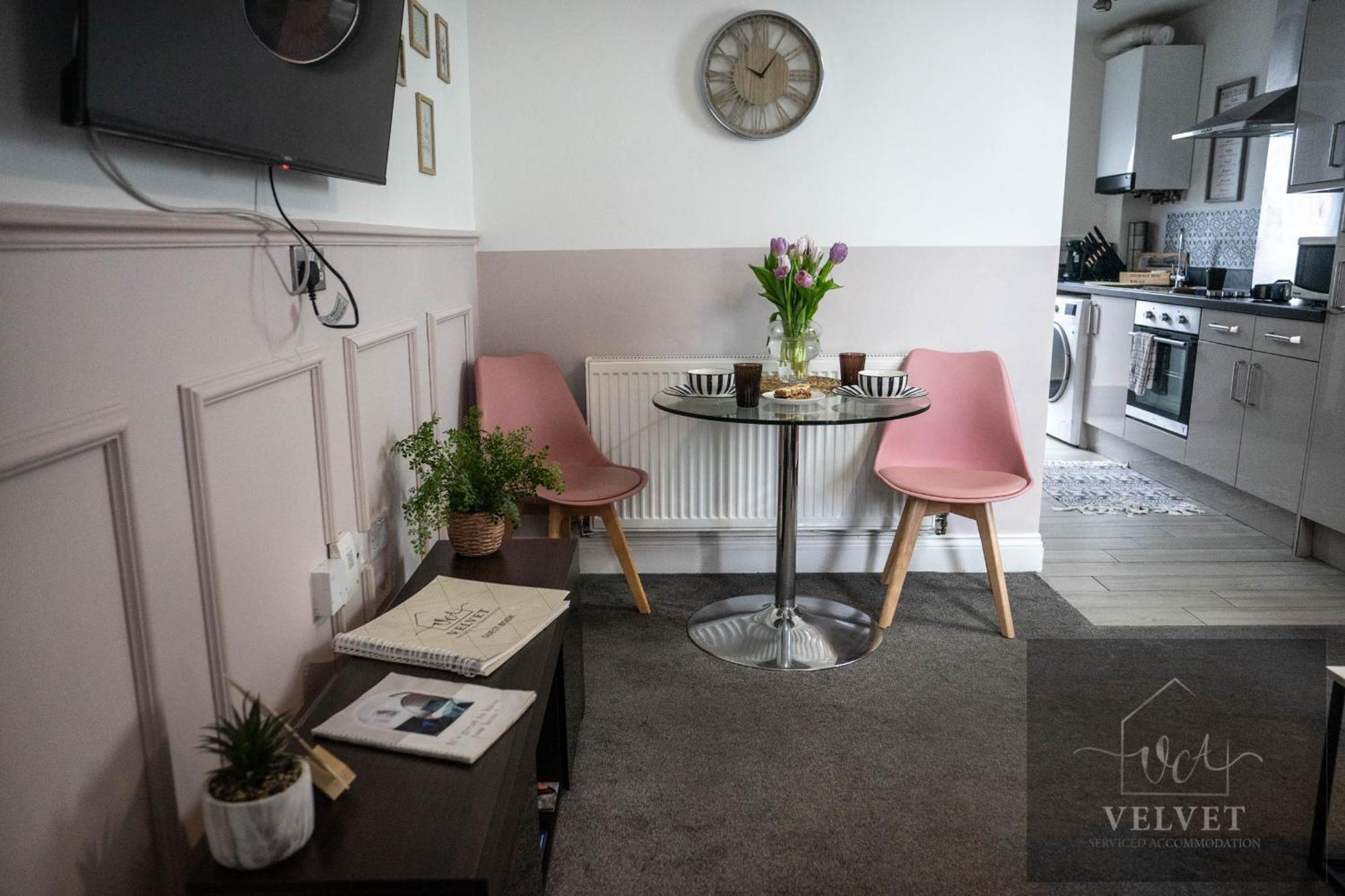 Appartamento 1 Bed House , Free Wifi,Free Parking,Leasure,Business Swansea Esterno foto